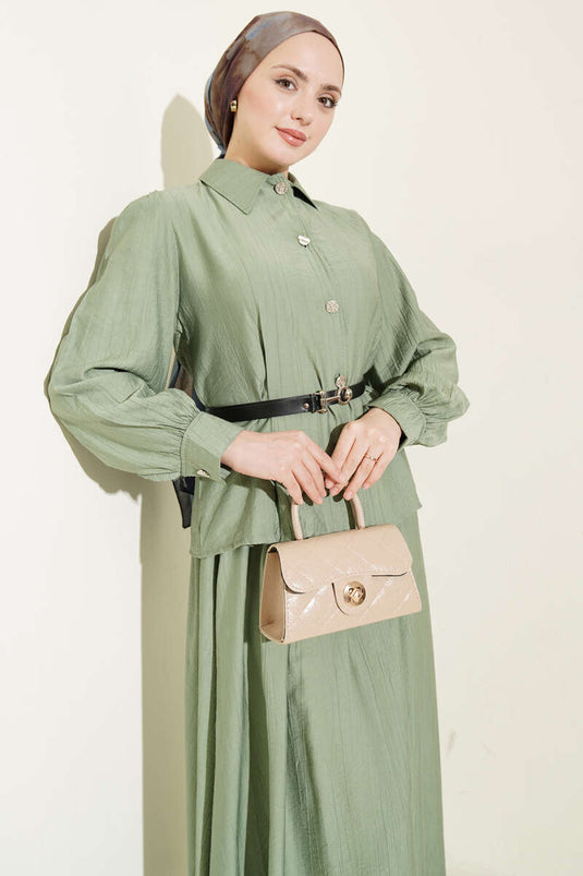 Ensemble deux pièces avec jupe plissée et ceinture, vert pistache