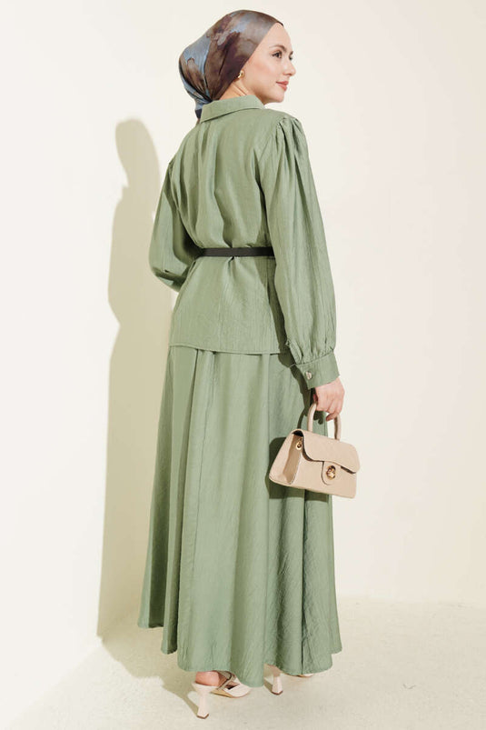 Ensemble deux pièces avec jupe plissée et ceinture, vert pistache