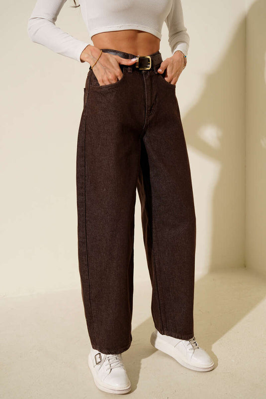 Pantalon en jean large avec ceinture marron