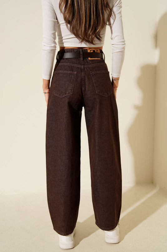 Pantalon en jean large avec ceinture marron