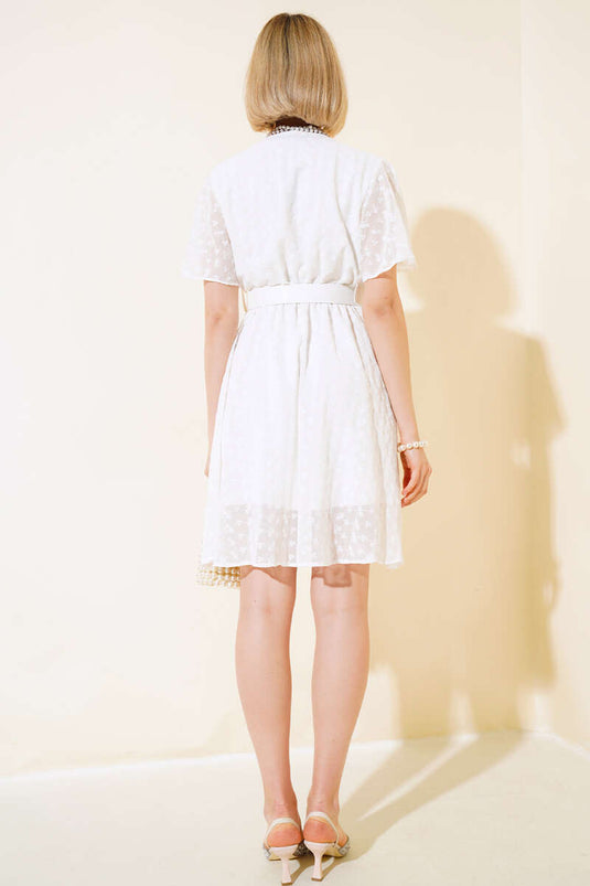 فستان مطرز بحزام باللون البيج