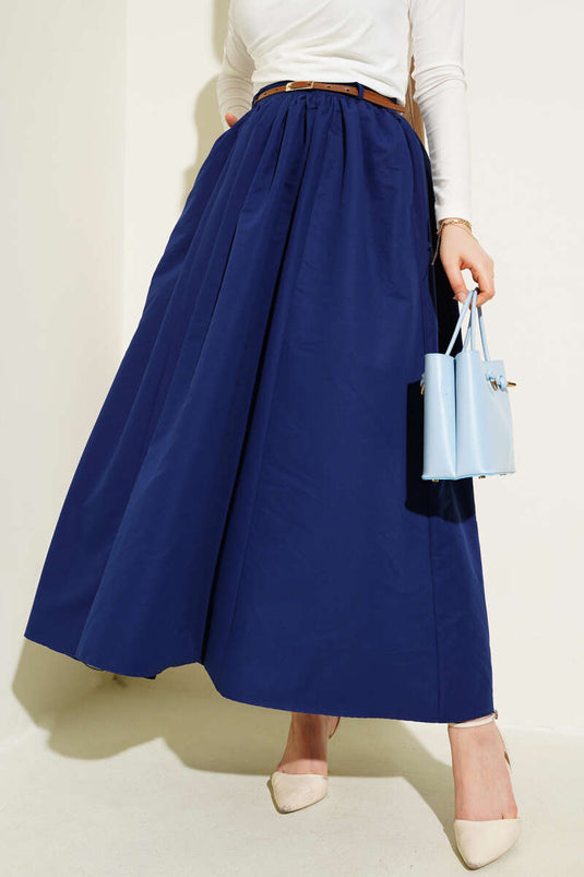 تنورة واسعة بحزام وجيوب باللون الأزرق الداكن