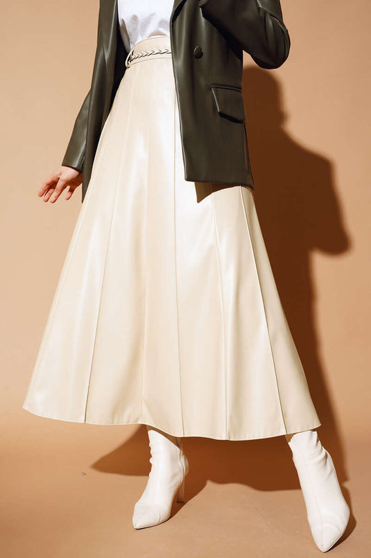 تنورة جلدية بحزام بيج