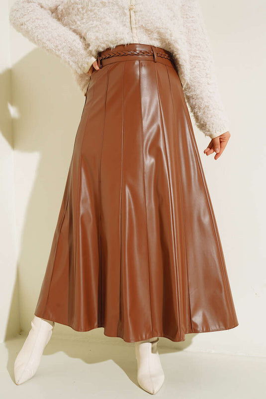 تنورة جلدية بحزام تان