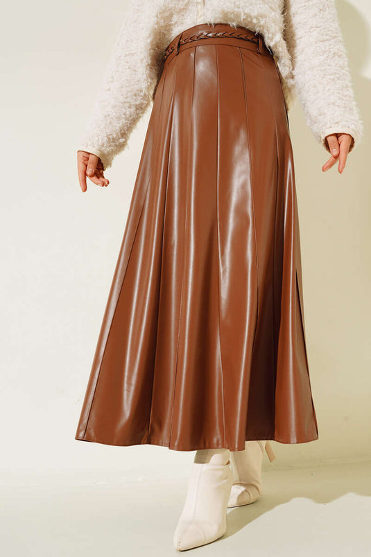 تنورة جلدية بحزام تان