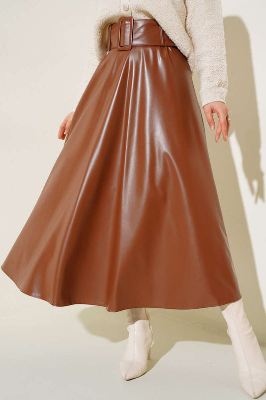 تنورة جلدية بحزام تان