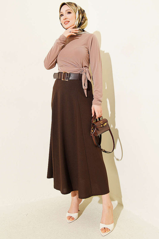 Jupe évasée avec ceinture et détails de couture, couleur café