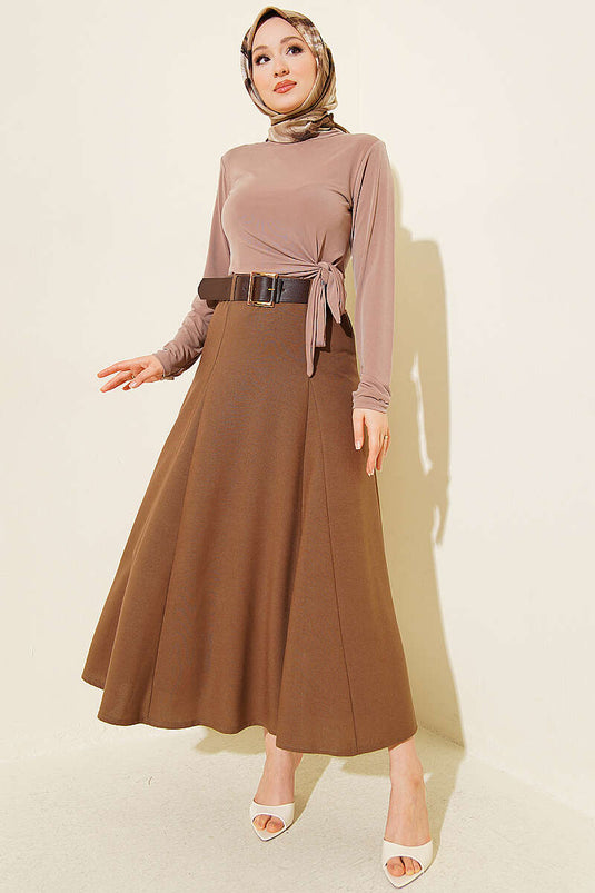 Jupe évasée avec ceinture et détails de couture, couleur vison