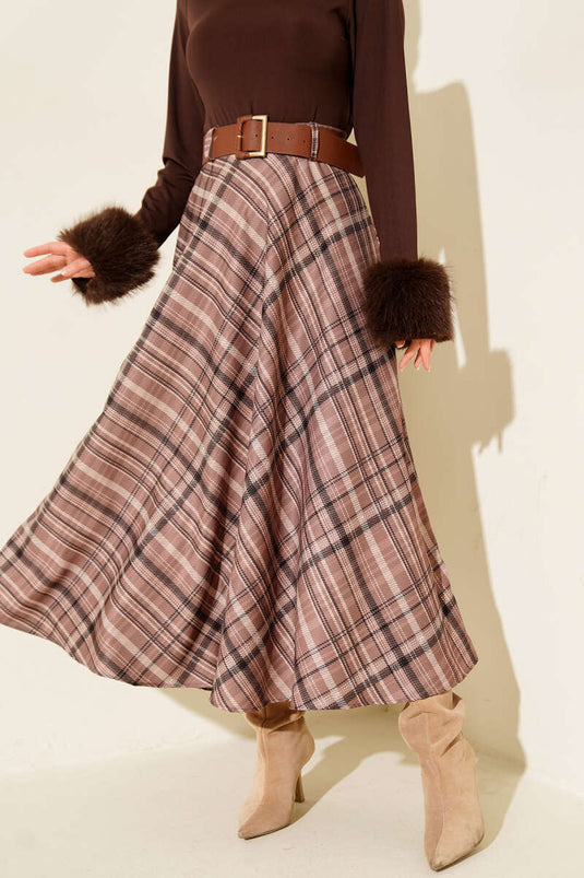 تنورة واسعة بنمط مربعات مع حزام بلون فيزون