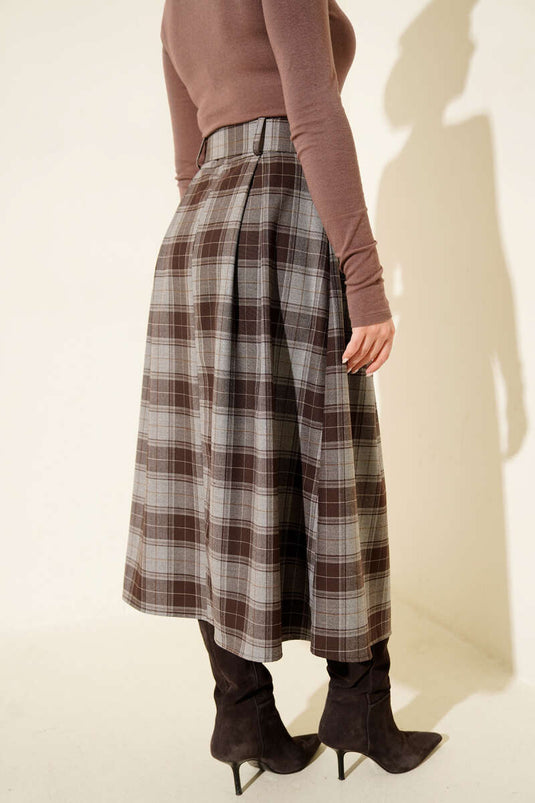 Jupe plissée à carreaux avec ceinture grise