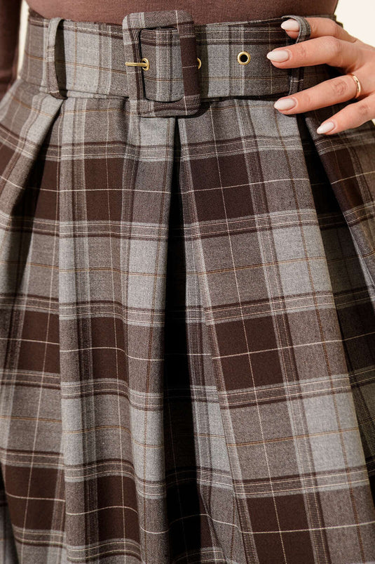 Jupe plissée à carreaux avec ceinture grise