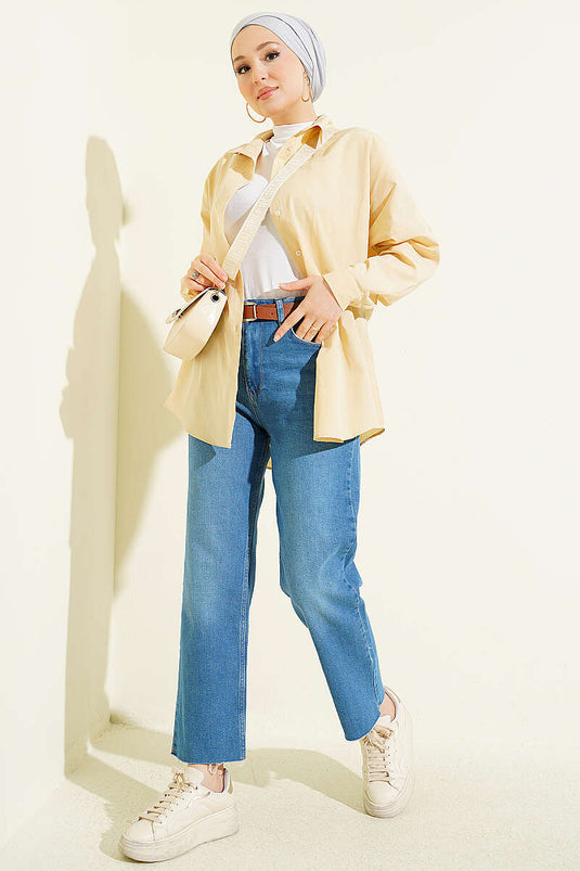 Jeanshose mit Gürtel und abgeschnittenem, geradem Bein, Blau