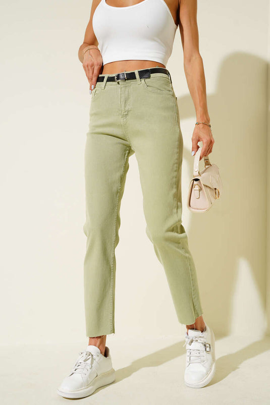 Gürtelhose mit verkürztem Bein in Hellgrün