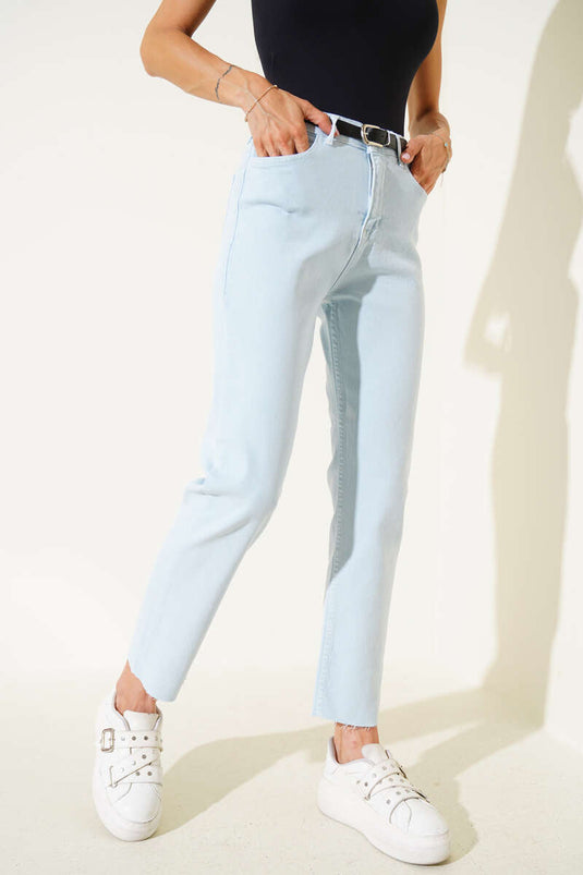 بنطلون أزرق قصير الساق بحزام