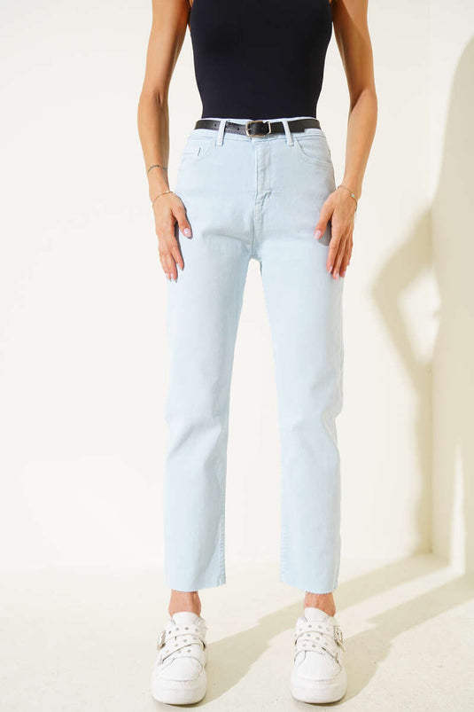 بنطلون أزرق قصير الساق بحزام