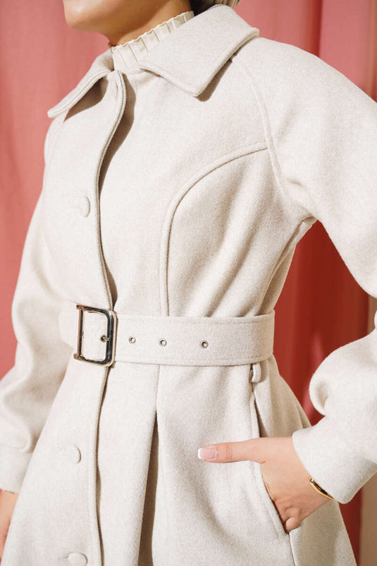 معطف قصير مربوط بالحجر