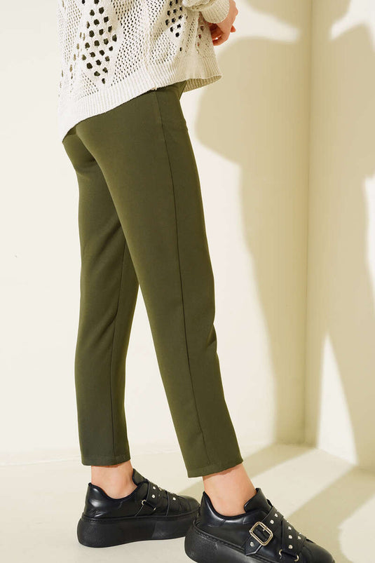 Pantalon en tissu kaki avec ceinture et fermeture auto-agrippante