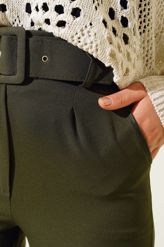 بنطلون قماشي بحزام وخطاف وحلقة باللون الكاكي