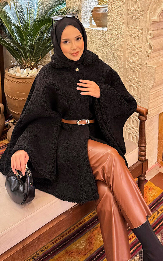 Poncho en agneau ceinturé noir
