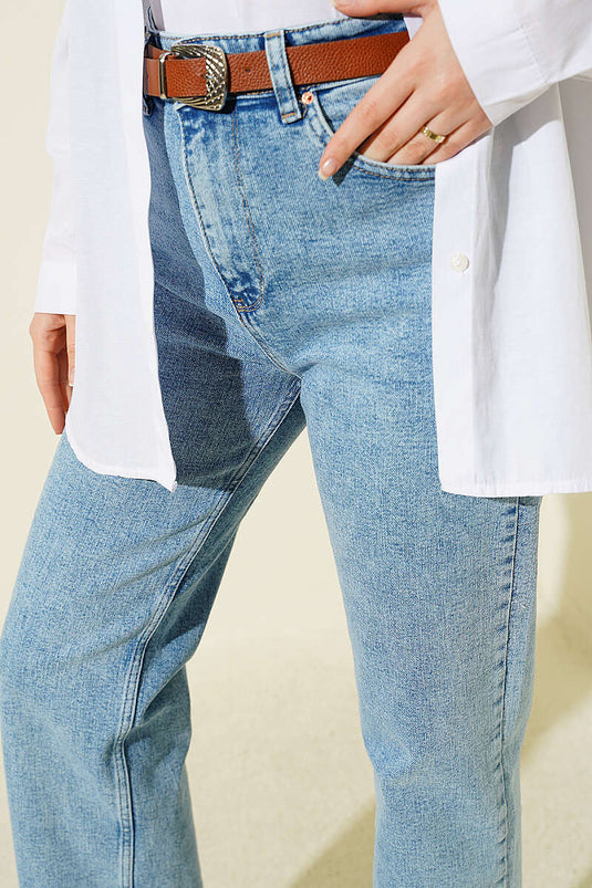 Mom-Jeans mit Gürtel, hellblau