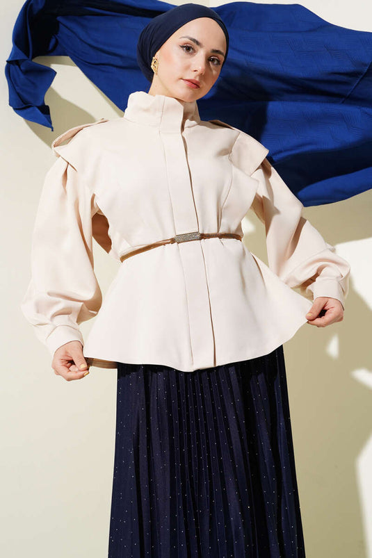 Veste beige à épaulettes et ceinture