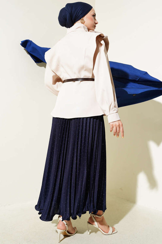 Veste beige à épaulettes et ceinture