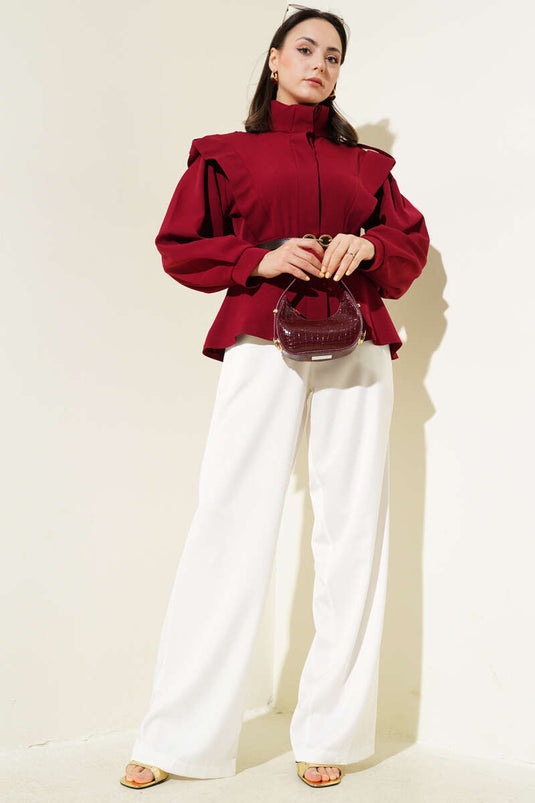 Veste bordeaux à épaulettes et ceinture