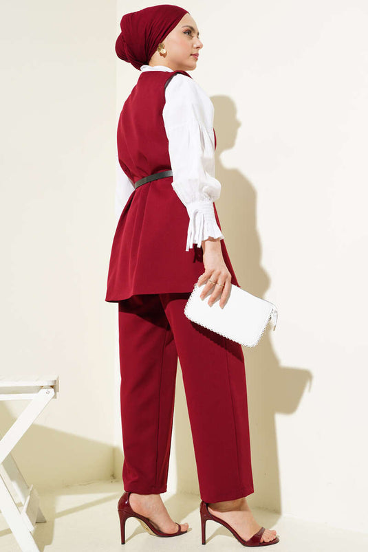 Ensemble deux pièces gilet boutonné avec ceinture et épaules rouge bordeaux