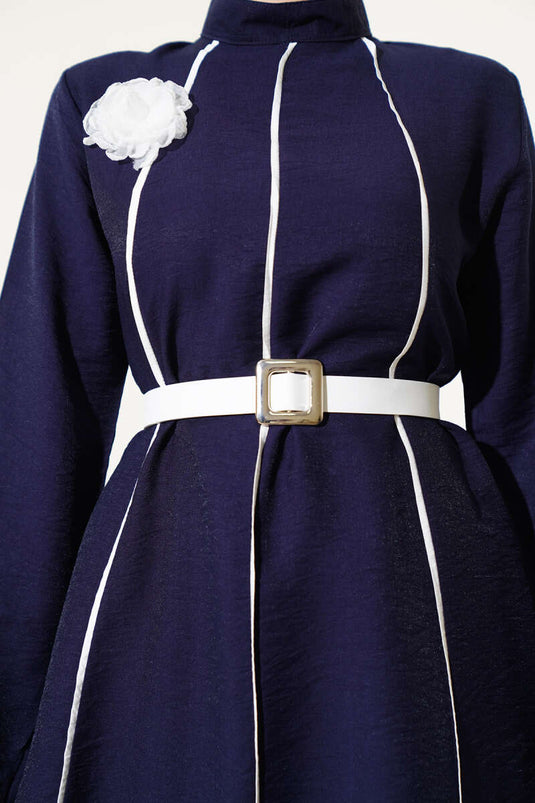 Costume deux pièces rayé avec ceinture sur le devant bleu marine