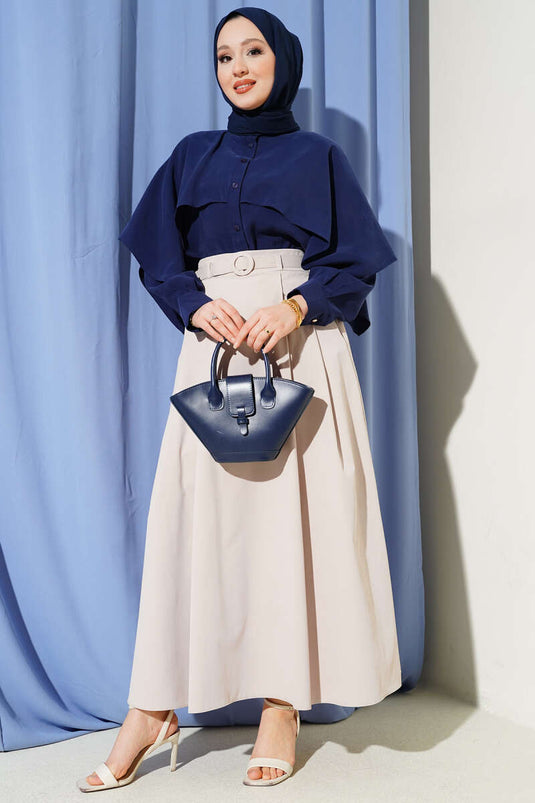 Jupe beige plissée avec ceinture et poches