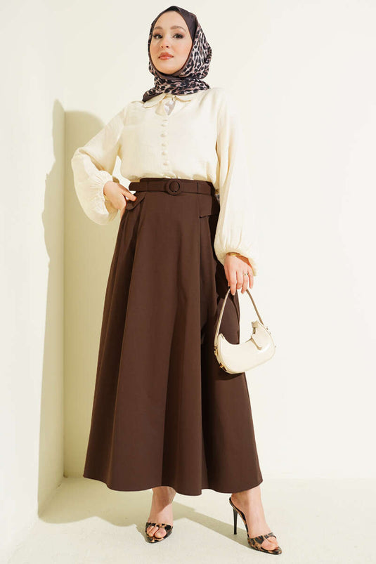 Jupe plissée à poches avec ceinture marron