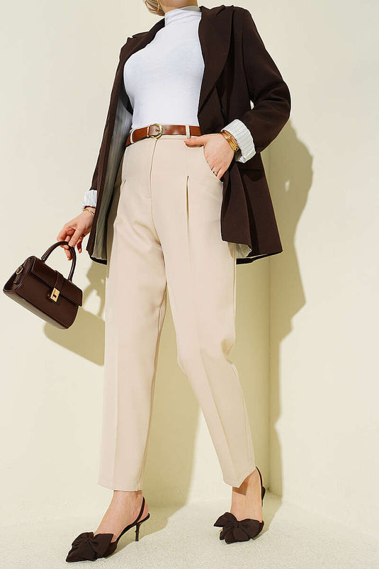 Pantalon Carotte à Plis avec Ceinture Pierre
