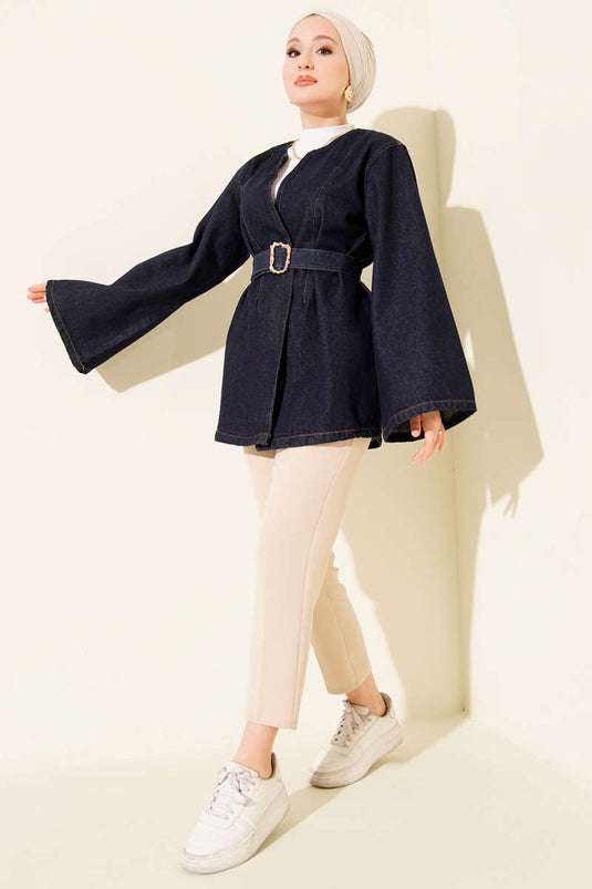 Loose-fitting denim jacket with belt