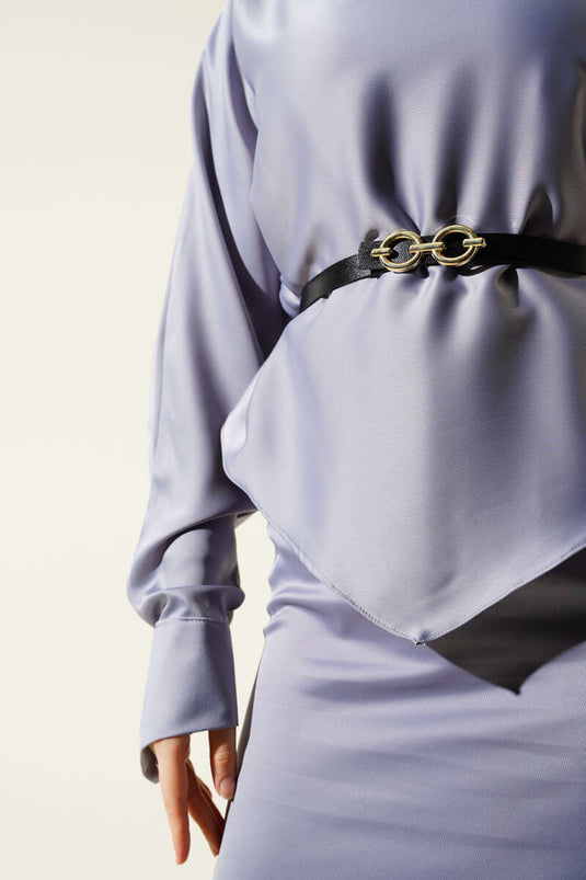 Ensemble deux pièces jupe crayon en satin ceinturée gris