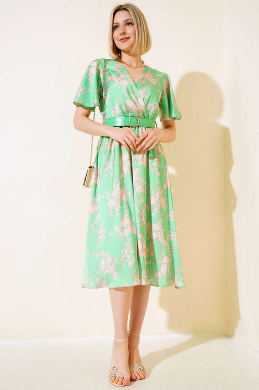 Robe midi en satin vert avec ceinture