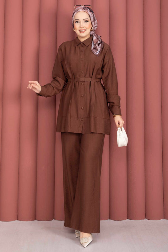 Ensemble tunique ceinturée et pantalon marron pour la mode modeste