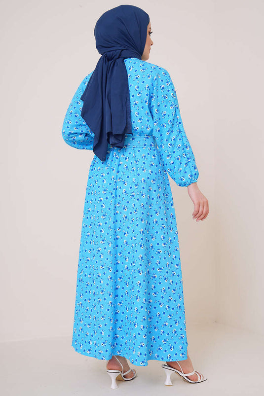 فستان بأكمام الخفاش وحزام باللون الأزرق