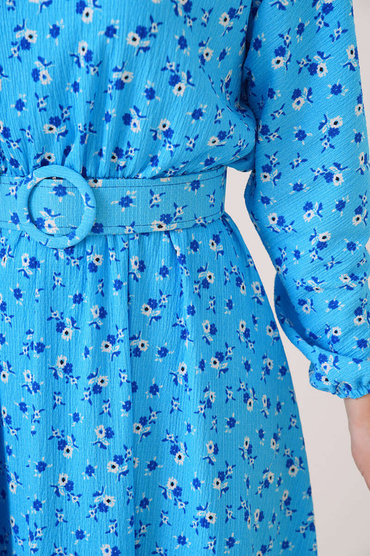 فستان بأكمام الخفاش وحزام باللون الأزرق