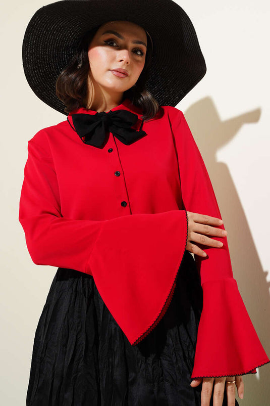 Chemise en mousseline rouge à bords cousus