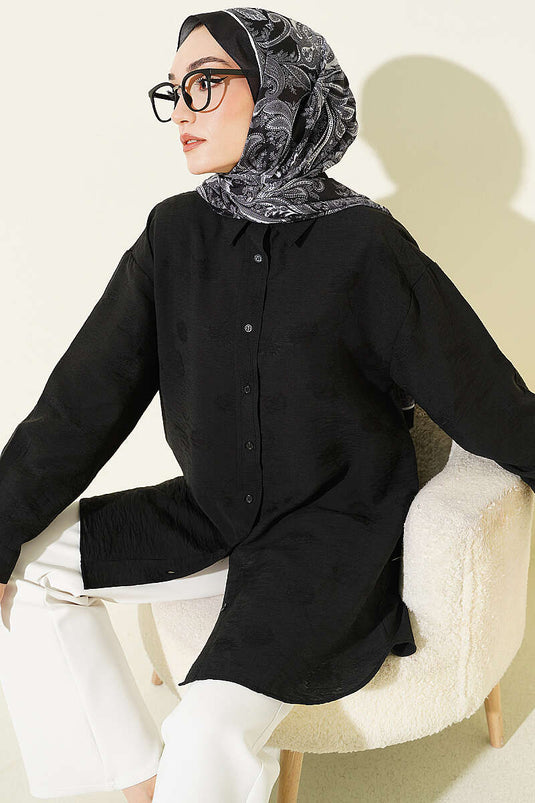 Camicia nera con motivo floreale integrato