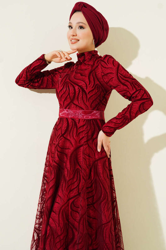 Robe de soirée bordeaux en tulle à motif ton sur ton avec ceinture