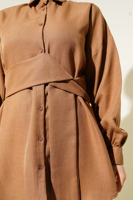 Chemise large à ceinture Camel