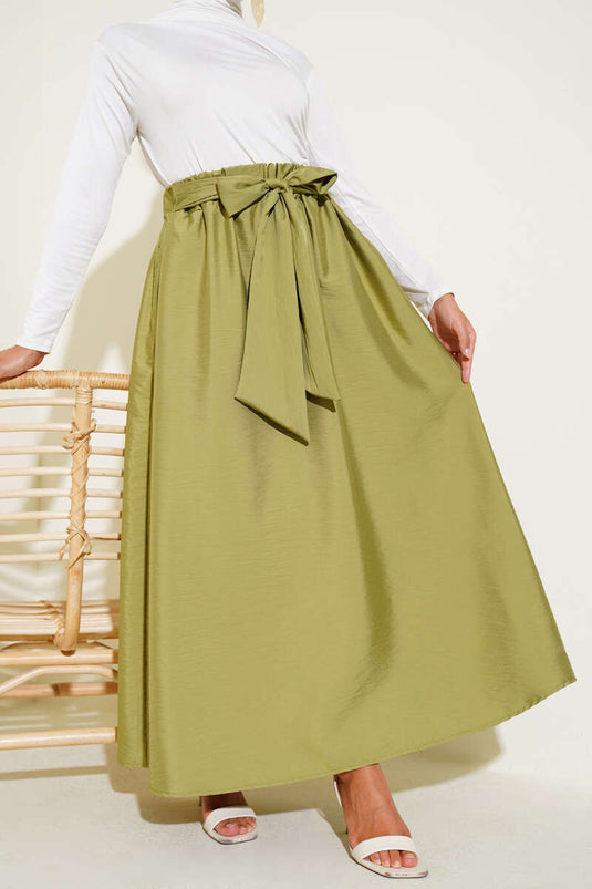 تنورة واسعة بحزام ذاتي، لون أخضر لوزي