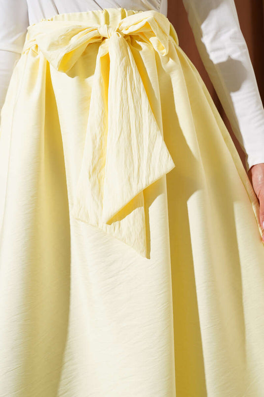 Jupe évasée à ceinture jaune