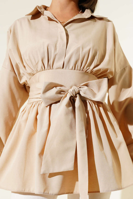 Tunique plissée à ceinture sur le devant, couleur latte