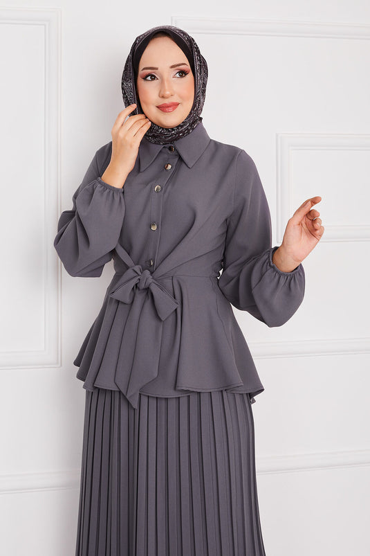 Kendinden Kuşaklı Piliseli Tesettür Takım Gri