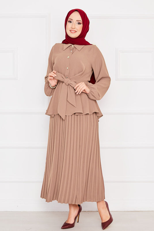 بدلة حجاب مطوية بحزام من المنك