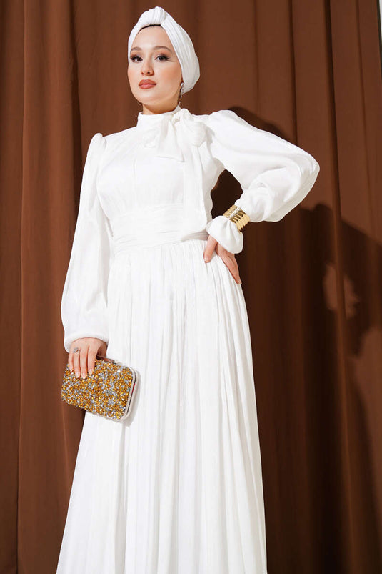 Robe de soirée blanche ceinturée à col rond