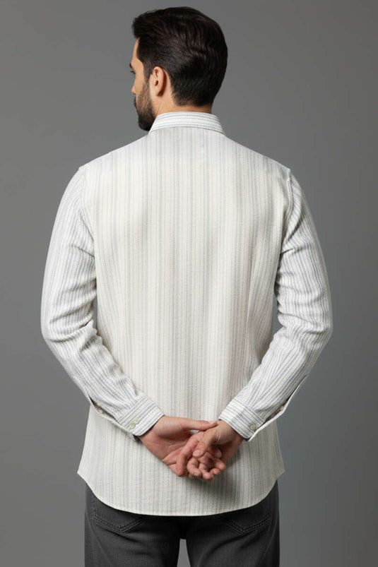 قميص رجالي من الكتان مخطط بخطوط متقطعة باللون الرمادي