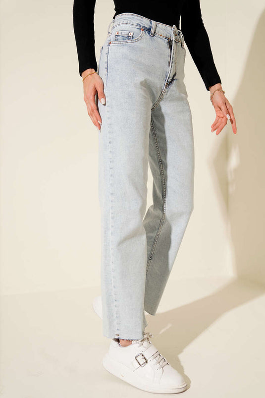 بنطلون جينز ضيق قصير بلون الثلج الفاتح